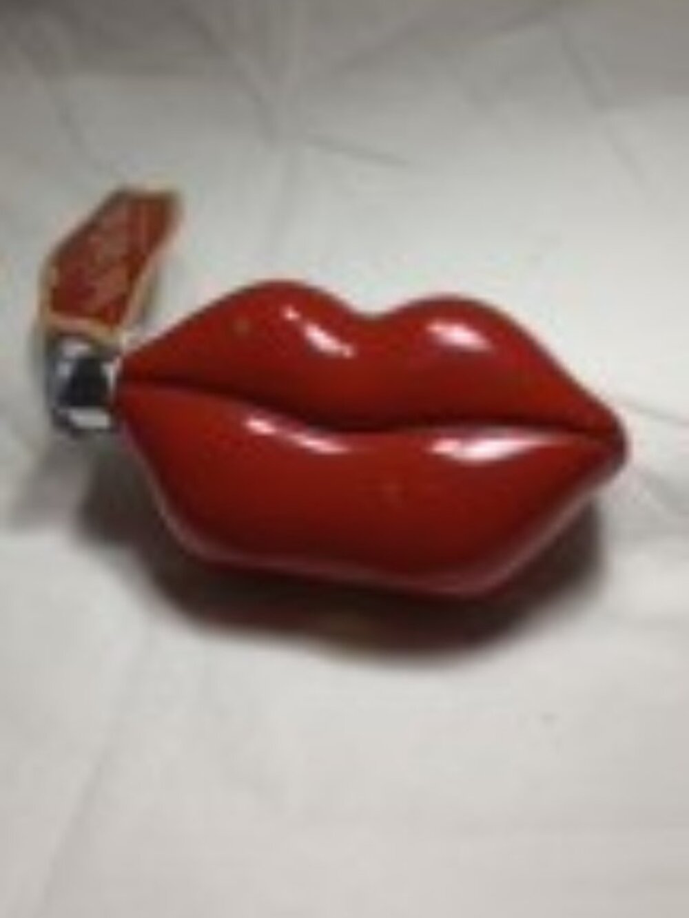 DECORATIVE RED LIPS FLASK